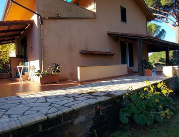 Facciata - Casa indipendente in Vendita in Località Provinca Ansedonia a Orbetello