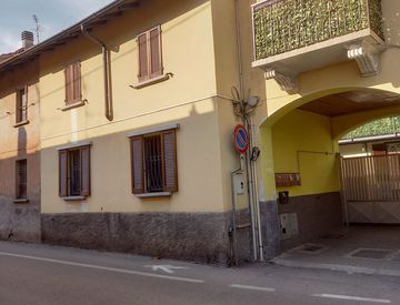 Foto 1 di 18 - Bilocale in Vendita in Via A. Da Giussano 54 a Rescaldina