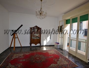 Camera da letto - Appartamento in Vendita a Dolceacqua