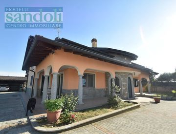 Foto 1 di 47 - Casa indipendente in Vendita in Via Giacomo Matteotti a Pezzana