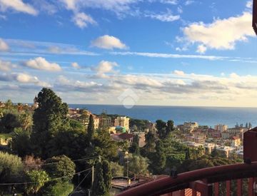 Foto 1 di 34 - Quadrilocale in Vendita in Via Virgilio 19 a Bordighera