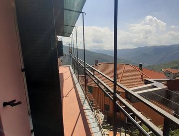 Terrazza - Trilocale in Vendita in Via per Aquila a Borghetto d'Arroscia