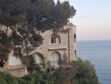 Foto 1 di 43 - Trilocale in Vendita in Corso Mentone 79 a Ventimiglia