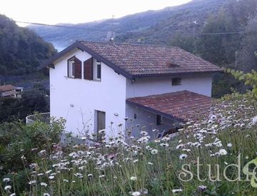 Foto 1 di 16 - Villa in Vendita in Strada Provinciale 64 a Isolabona