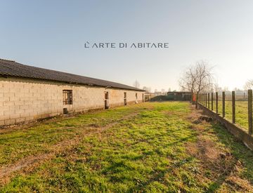 Facciata - Capannone in Vendita a Mogliano Veneto