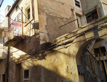 Foto 1 di 15 - Casa indipendente in Vendita in Via Tevere 46 a Scicli