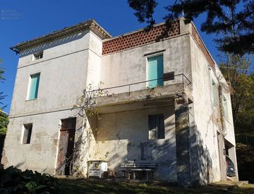Foto 1 di 21 - Rustico, casale in Vendita in Contrada Menocchia 34 a Carassai
