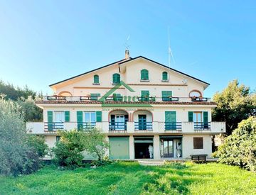 Foto 1 di 42 - Villa in Vendita in Via Caramagna a Imperia