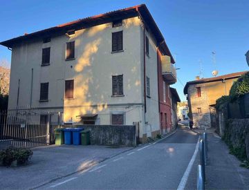Facciata - Casa indipendente in Vendita in Via Michelangelo 34 a Lecco