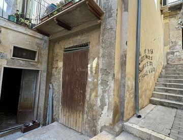 Foto 1 di 17 - Casa indipendente in Vendita in Via Arancitello a Modica