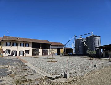 Foto 1 di 25 - Rustico, casale in Vendita in Corso Massimo d'Azeglio a Fontanetto Po