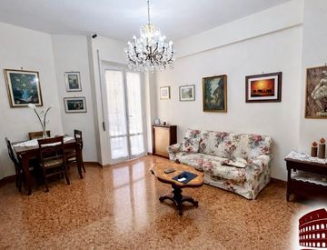 Soggiorno - Quadrilocale in Vendita in Via dell'Accademia del Cimento 103 a Roma