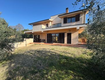 Facciata - Villa in Vendita in la scogliara a Narni