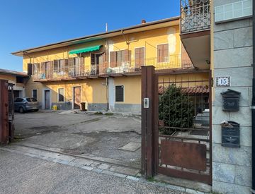 Foto 1 di 24 - Appartamento in Vendita in Piazza Libertà 15 a Rovasenda