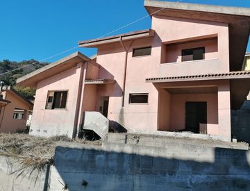 Foto 1 di 17 - Villa in Vendita in Località Buda a Gimigliano