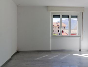 Stanza - Bilocale in Vendita in Via San Zenone 29 a Mandello del Lario