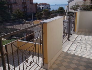Terrazza - Bilocale in Vendita in Strada Casai a Riva Ligure