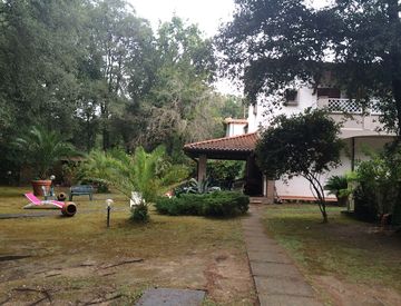 Giardino - Casa indipendente in Affitto in Viale John Fitzgerald Kennedy a Viareggio
