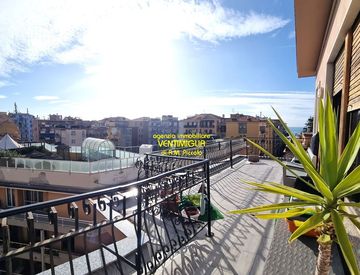 Terrazza - Attico, mansarda in Vendita in Via Giacomo Matteotti a Ventimiglia