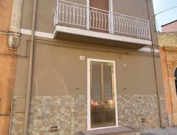 Foto 1 di 14 - Casa indipendente in Vendita a Ispica