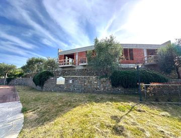 Giardino - Villa in Vendita in Strada Comunale Labbe a Imperia