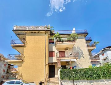 Facciata - Monolocale in Vendita in Via Porticato a Giardini-Naxos