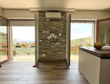 Soggiorno - Quadrilocale in Vendita in Via Tessarole a Varazze