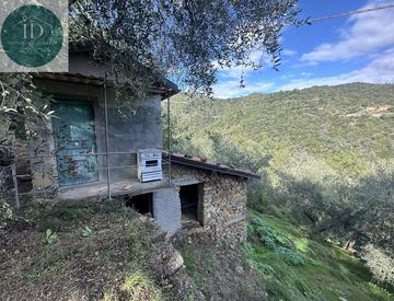 Foto 1 di 33 - Rustico, casale in Vendita in Viale Rimembranze a Apricale