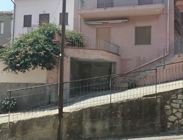 Foto 1 di 24 - Casa indipendente in Vendita in Via Demetra 17 a Motta San Giovanni