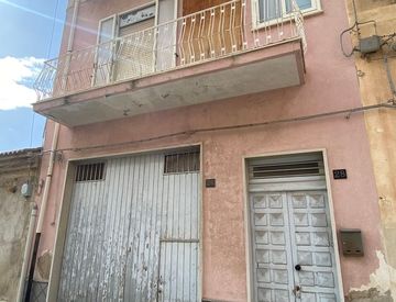 Foto 1 di 2 - Casa indipendente in Vendita in Via Erea a Comiso