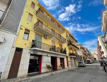 Foto 1 di 21 - Trilocale in Vendita in Via Sandro Pertini 13 a Canosa di Puglia