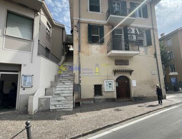 Foto 1 di 12 - Quadrilocale in Vendita in Piazza Guglielmo Marconi a Camporosso