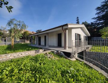 Foto 1 di 29 - Villa in Vendita in Via Regina Pacis a Imperia