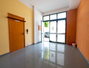 Foto 1 di 17 - Locale commerciale in Vendita in Piazza G. B. II Celestri 4 a Santa Croce Camerina