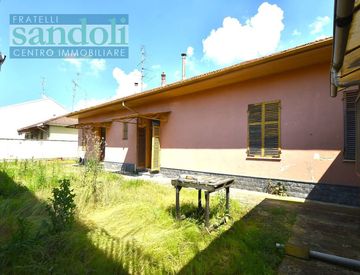 Foto 1 di 5 - Casa indipendente in Vendita in Via Varallo Sesia a Vercelli
