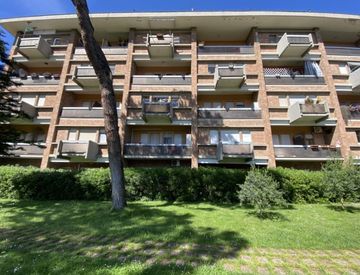 Facciata - Bilocale in Vendita in Via Aurelia Antica 425 a Roma