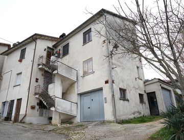 Facciata - Bilocale in Vendita in Via del Vetorno 18 a Fossato di Vico