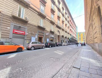 Foto 1 di 25 - Monolocale in Vendita in Via Broggia a Napoli