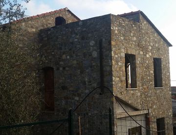 Foto 1 di 13 - Rustico, casale in Vendita in zona Centro a Cipressa