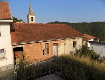 Foto 1 di 15 - Rustico, casale in Vendita in Via Pieve di Teco 37 -19 a Cesio