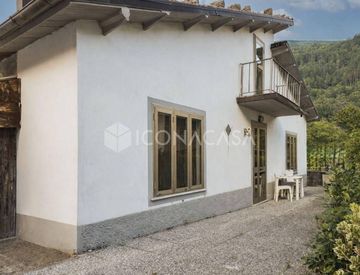 Facciata - Bilocale in Vendita in zona Vagli di Sopra a Vagli Sotto