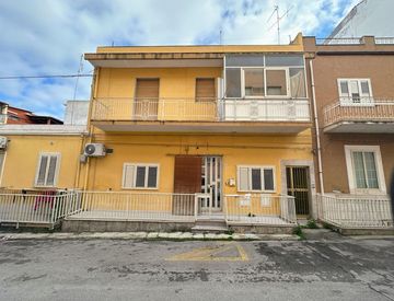 Foto 1 di 9 - Trilocale in Vendita in Via Modica 101 a Pozzallo