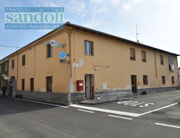 Foto 1 di 3 - Casa indipendente in Vendita in Piazza Roma a Albano Vercellese