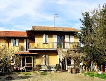 Foto 1 di 27 - Casa bifamiliare, trifamiliare in Vendita in Via Duca D'Aosta 56 a Ronsecco