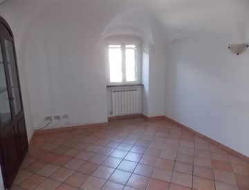 Stanza - Trilocale in Vendita in zona Caramagna a Imperia