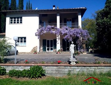Foto 1 di 53 - Villa in Affitto in Viale Padre Stanislao Doppioni 1 a Arezzo