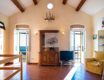 Soggiorno - Quadrilocale in Vendita in Lungomare Gerolamo da Santo Stefano a Santo Stefano al Mare