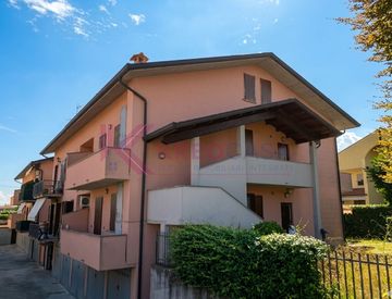 Facciata - Trilocale in Vendita in Via Sala 51 a Verderio