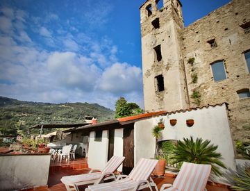 Foto 1 di 22 - Appartamento in Vendita in Via Cima 6 a Dolceacqua