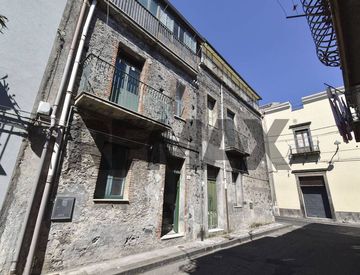 Vista - Casa indipendente in Vendita in Via Etna 4 a Randazzo
